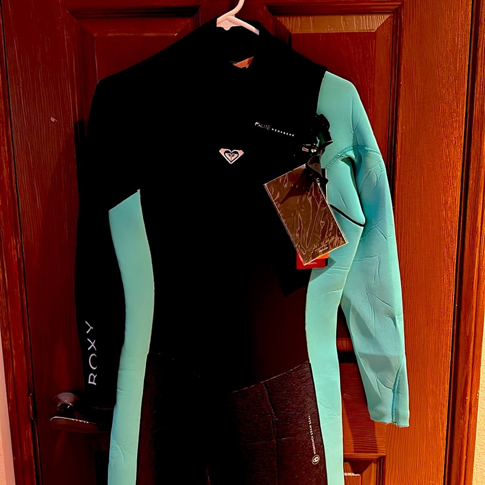 Size 10 Brand new with tags Roxy wetsuit